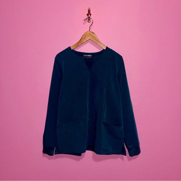 Mandala Scrub Top Women's Size Large Caribbean Blue Long Sleeve 5-Pocket Notch - Picture 2 of 12